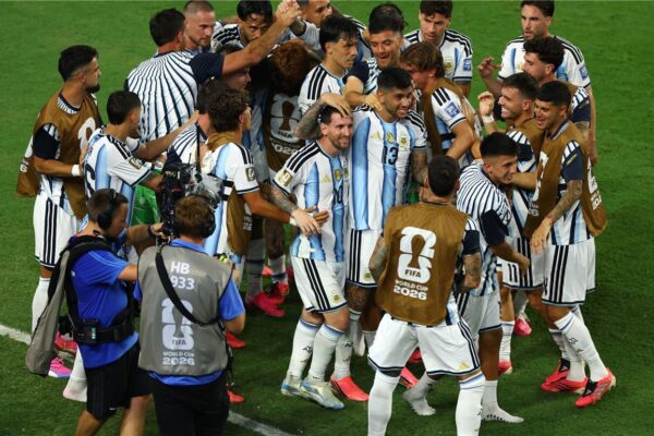 فيديو | بقيادة ميسي.. الأرجنتين تهزم الرأس الأخضر وتستعد لمصر في دور الـ 16 بكأس العالم