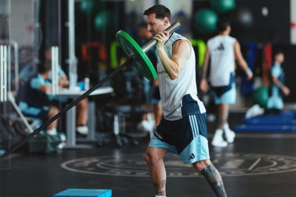 ثلاثي الأرجنتين يثيرون الشكوك بشأن لحاقهم بـ مواجهة مصر في كأس العالم