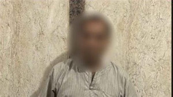 ضبط مسن سكب الزيت على مقاعد محطة قطار في كفر الشيخ لمنع الجلوس عليها