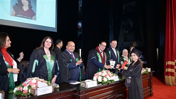 جامعة القاهرة تحتفي بتخريج الدفعة 98 من الطلاب الوافدين بكلية طب الأسنان
