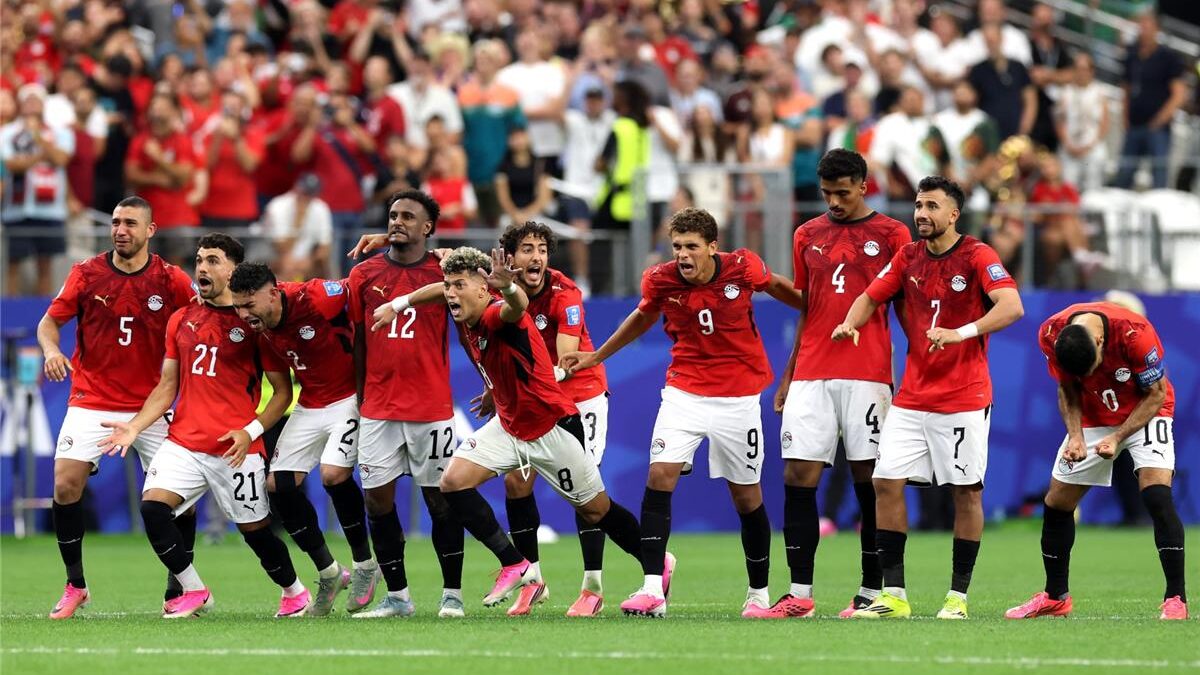 لاعب منتخب مصر يوجه رسالة لـ الرئيس السيسي قبل مواجهة الأرجنتين.. ويقدم وعدًا