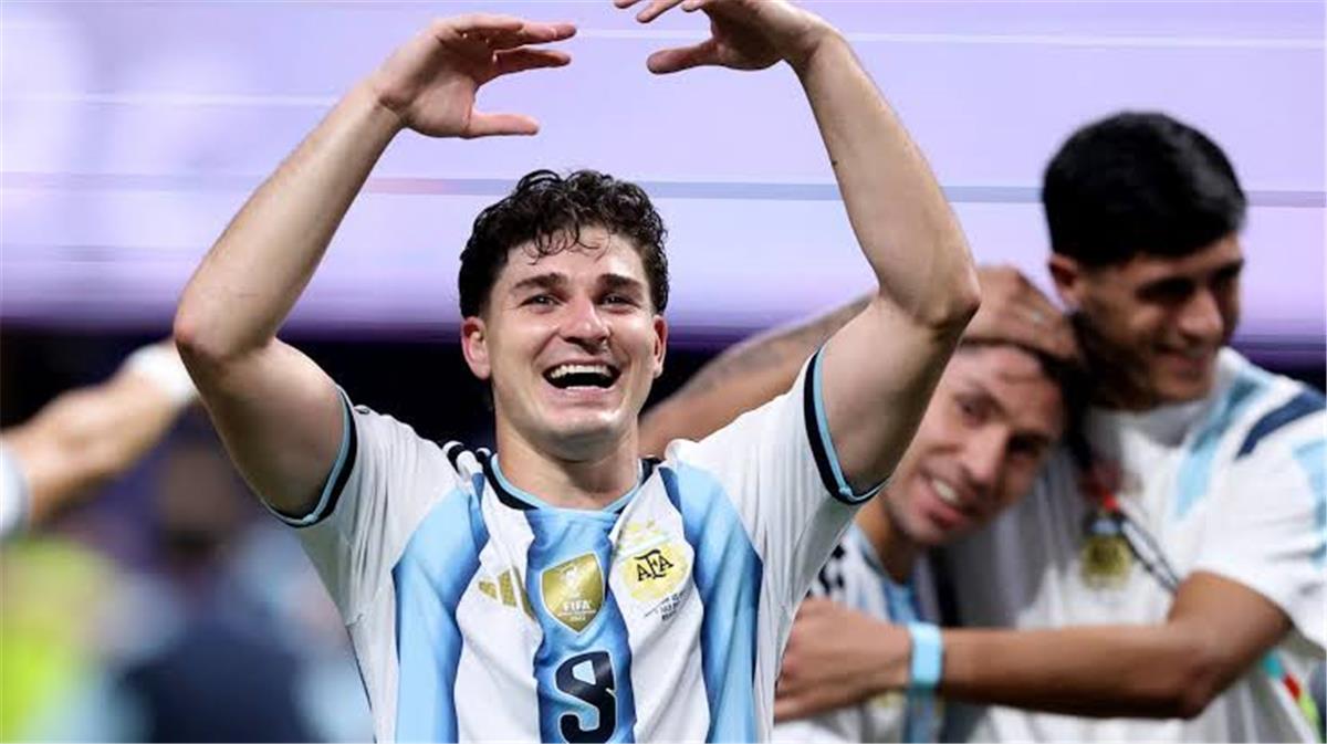 ألفاريز: ما حدث أمام مصر كان مؤلمًا.. ونريد مساعدة ميسي