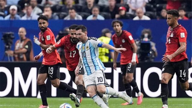 “فوت ميركاتو” يشيد بنجم منتخب مصر: أصبح حديث الساعة بعد كأس العالم