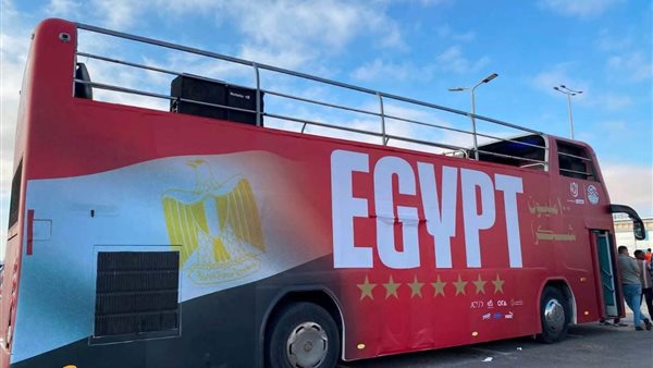 حافلة الاحتفال جاهزة.. أتوبيس مكشوف ينتظر وصول بعثة منتخب مصر إلى العلمين