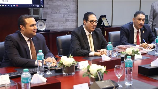 جامعة القاهرة والهيئة العامة للاستثمار تبحثان توقيع بروتوكول تعاون لدعم التحول الرقمي والذكاء الاصطناعي