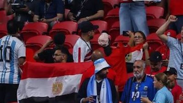 بعد العودة من كأس العالم.. استقبال جماهيري حاشد للفراعنة وتمزيق قميص ميسي