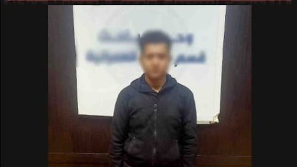 ضبط متهم بإدارة صفحة لترويج المخدرات والأسلحة البيضاء عبر مواقع التواصل بالجيزة
