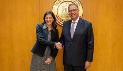 نائب وزير الخارجية يبحث مع الوزيرة الفرنسية المفوضة المكلفة بالفرانكفونية تعزيز التعاون الثنائي