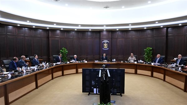 الحكومة تعمل على زيادة المخزون الاستراتيجي من المواد البترولية والسلع