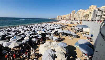 ارتفاع الأمواج 2.5 متر.. رفع الرايات الحمراء على شواطئ بالإسكندرية