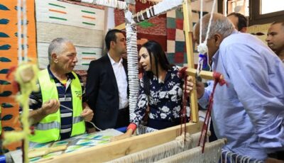 وزيرة التضامن توجه صندوق دعم الصناعات الريفية بالتعاقد على المنتجات الحرفية لمتعافي مركز العزيمة بمطروح