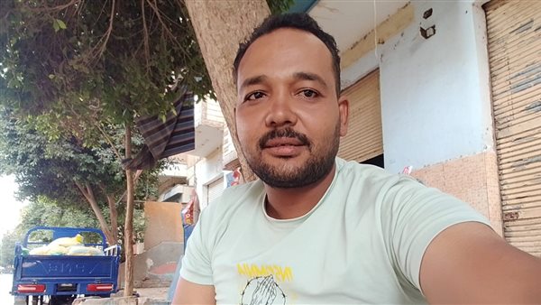 عامود كهرباء متهالك ينهي حياة شاب ويحول رحلة عودته من العمل إلى مأساة بالفيوم