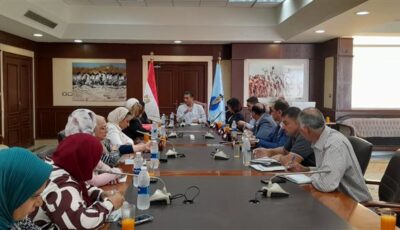 محافظ البحر الأحمر ونائبة وزيرة التضامن يبحثان تنفيذ مشروعات تنموية بحلايب وشلاتين