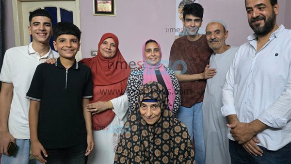 والدتي اختارت مدرسة المتفوقين.. وشقيقي كتب حلمي على الحائط