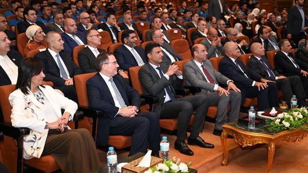 وزير الصناعة يشارك حفل تخرج طلاب مدرسة السويدي للتكنولوجيا التطبيقية بالشرقية