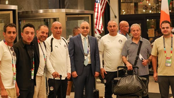 قنصل مصر في هيوستن يستقبل بعثة المنتخب استعداد لمواجهة أستراليا في كأس العالم