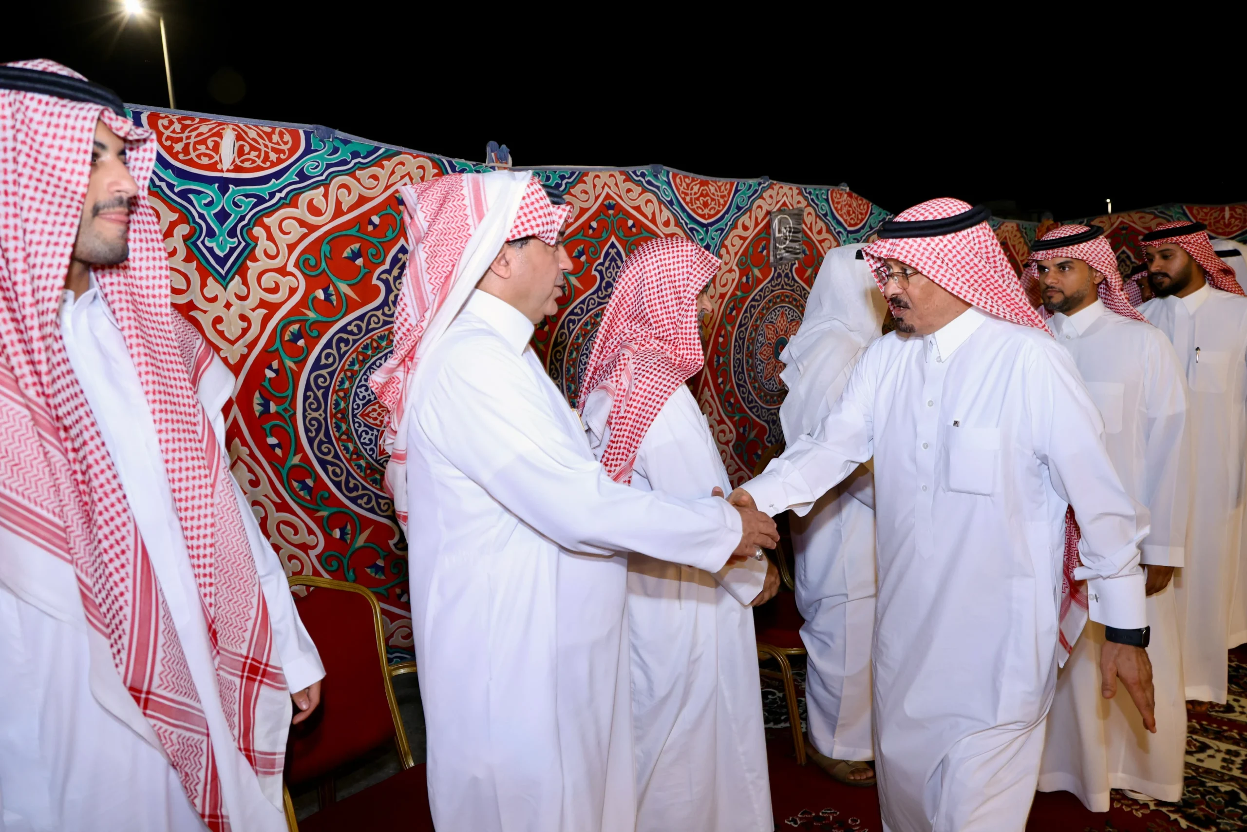 مسؤولون وإعلاميون يواسون أسرة الحسون في فقيدهم أحمد – أخبار السعودية
