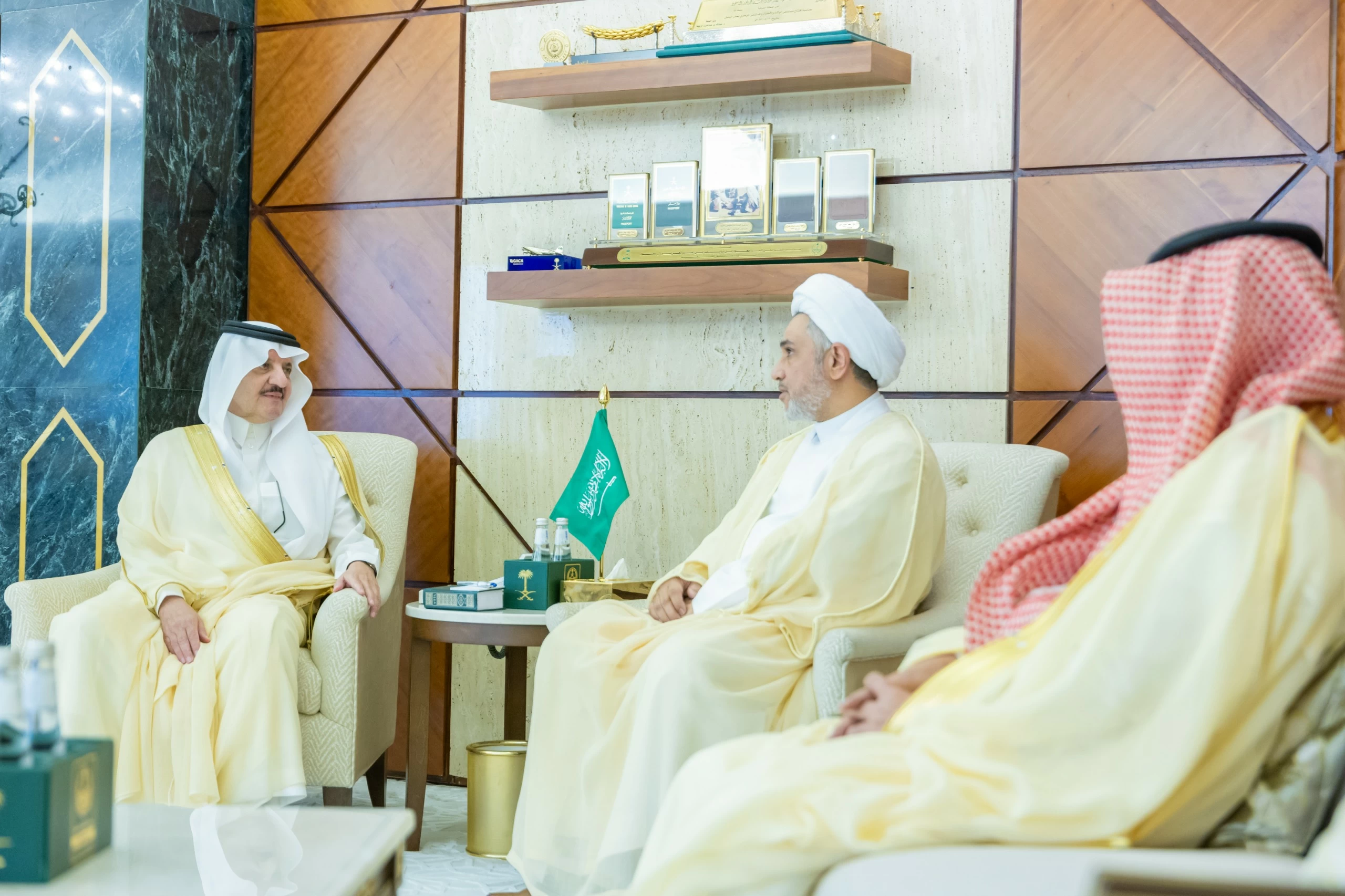 أمير الشرقية يستقبل قاضي الأوقاف والمواريث بمحافظة القطيف – أخبار السعودية