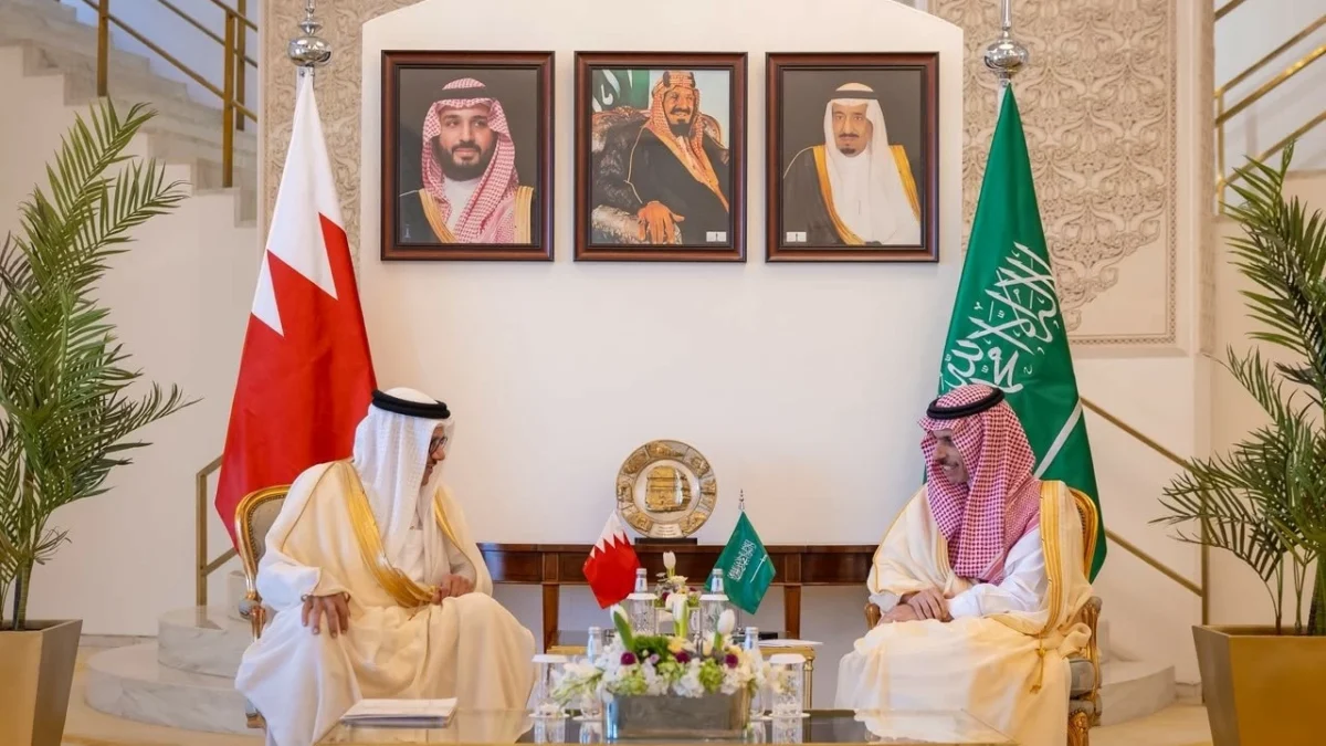 وزير الخارجية ونظيره البحريني يبحثان المستجدات الإقليمية
