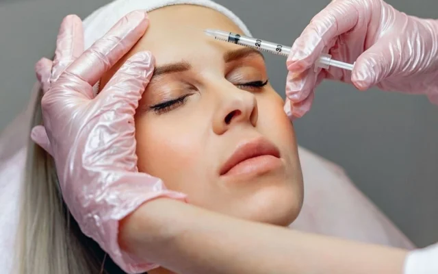 «Baby Botox».. لماذا يتجه إليه الشباب مبكراً؟ – أخبار السعودية