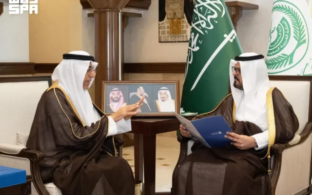 نائب أمير مكة يبحث مع محافظ «المواصفات» حماية حقوق المستهلكين – أخبار السعودية