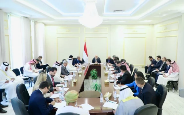 العليمي: الطائرة الإيرانية نقلت خبراء عسكريين وتقنيات لتطوير الصواريخ والمسيرات – أخبار السعودية