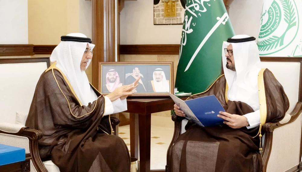 نائب أمير مكة يبحث مع محافظ «المواصفات» حماية حقوق المستهلكين – أخبار السعودية