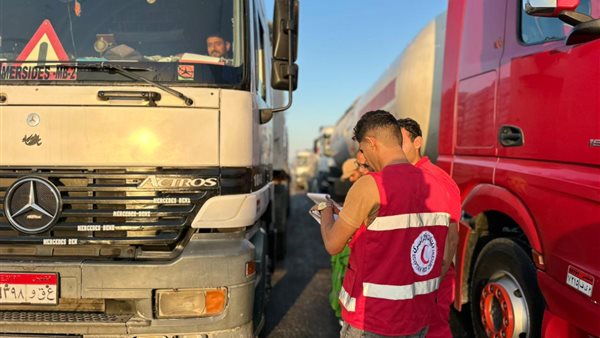 الهلال الأحمر المصري يطلق قافلة «زاد العزة» الـ226 لدعم الأشقاء الفلسطينيين
