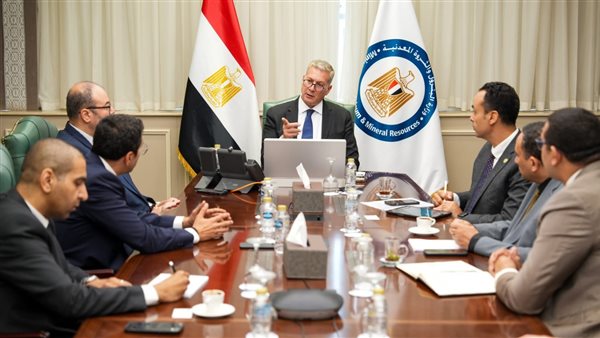 وزير البترول يبحث مع SLB تعزيز استخدام الذكاء الاصطناعي وتطوير بوابة مصر للاستكشاف والإنتاج
