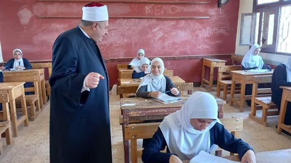 انتظام امتحان الرياضيات التطبيقية للقسم العلمي بالثانوية الأزهرية في أجواء مستقرة ومنظمة