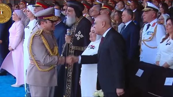 رسالة الوفاء العسكري.. أسرار اللقاء ودلالات مصافحة الرئيس السيسي والفريق صدقي صبحي بـ«الأوكتاجون»
