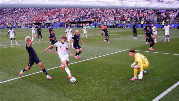 بلجيكا تتفوق على أمريكا بثنائية في شوط أول مثير بكأس العالم