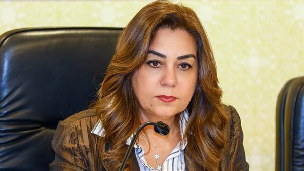 وزيرة التنمية المحلية والبيئة تتابع إزالة الأدوار الخطرة بعقار مائل في أسيوط