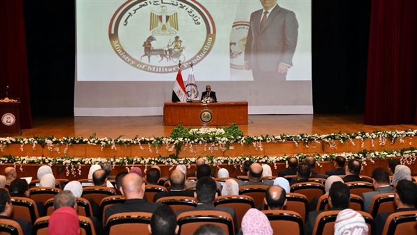 وزير الإنتاج الحربي يلتقي الحاصلين على البرامج القيادية: العنصر البشري أساس تطوير