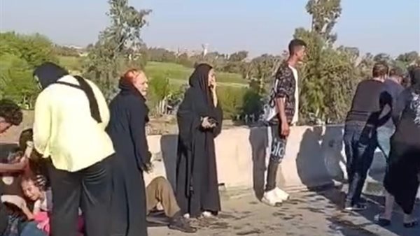 إصابة 11 شخصًا في حادث انقلاب سيارة على الطريق الحر بالقليوبية| صور