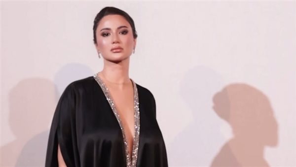 هدي الإتربي برفقة ستيفان جولان.. ولحظات مؤثرة في أسبوع الموضة في باريس|صور