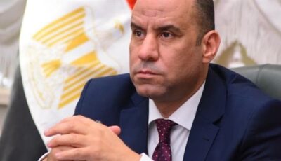 وزير العمل يتابع حادث انقلاب سيارة تقل عمالًا بالمنيا.. ويقدم العزاء لأسرة المتوفي ويتمنى الشفاء للمصابين