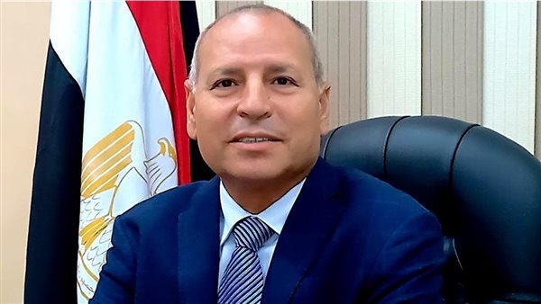 محافظ القاهرة يقوم بزيارة الأسر السبع المتضررة من انهيار العقار الكائن بحى منشأة ناصر