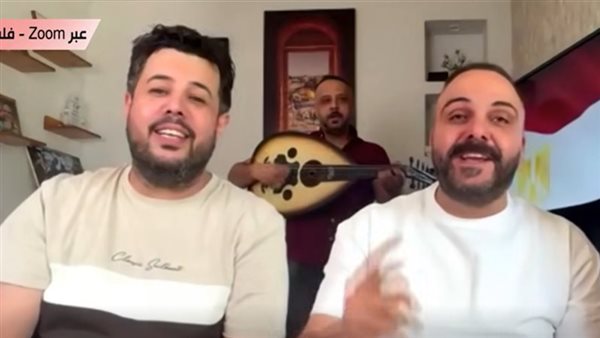 شابان فلسطينيان يدعمان منتخب مصر بأغنية “جنة جنة مصر يا وطنا”