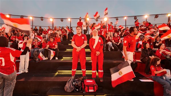 مع تأهل منتخب مصر إلى دور الـ16… الهلال الأحمر المصري كان حاضرًا بين الجماهير 🇪🇬