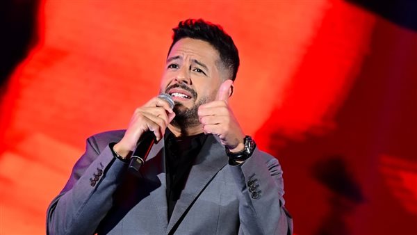 حماقي يشارك احتفالات منتخب مصر بعد الفوز.. واللاعبون يرقصون على «مصر حبيبتي»|شاهد
