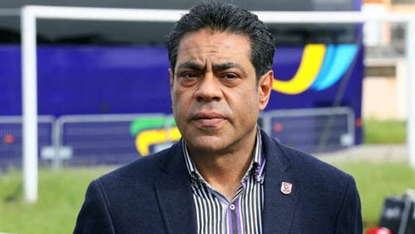 أحمد شوبير يساند طارق قنديل في عزاء والدته