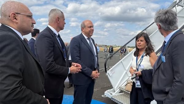 وزير الطيران المدني يبحث مع «إيرباص» مستجدات برنامج تسليم طائرات A350 لمصر للطيران