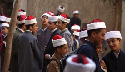 طلاب الثانوية أزهرية دور ثان يؤدون الامتحانات فى الصرف والفقه والحديث اليوم
