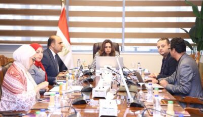 وزيرة البيئة تبحث مستجدات منظومة تراخيص المخلفات وتطبيق المسؤولية على المنتج