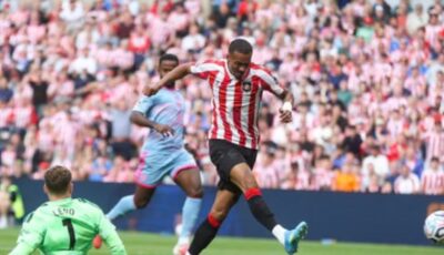 الدوري الإنجليزي.. سندرلاند يفوز على فولهام 1-0 وليدز يتعادل مع برينتفورد 1-1