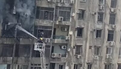 بسلم هيدروليكي .. الحماية المدنية تجابه النيران في حريق شارع فيصل