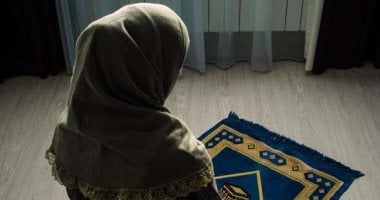 هل يجوز صلاة المرأة بالبنطلون خارج المنزل؟.. أمين الفتوى يجيب