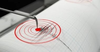 زلزال بقوة 7.7 درجات يضرب سواحل إندونيسيا وتحذير من تسونامي