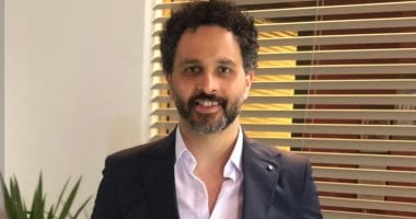 الفنان أحمد عزيز يعلن رحيل والده: أبويا في ذمة الله ورحمته